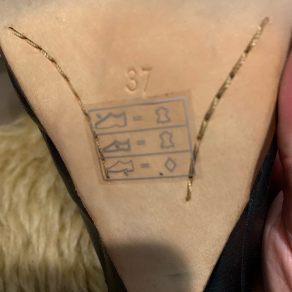 Adorable Locale black leather sling back shoes with leather interior. Size US 7 - Picture 7 of 10